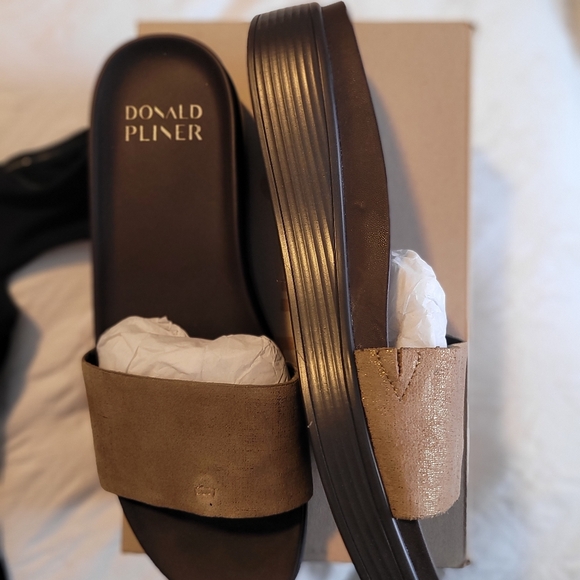 Donald Pliner Fiji Suede Slide Sandal (Women) - Picture 3 of 4